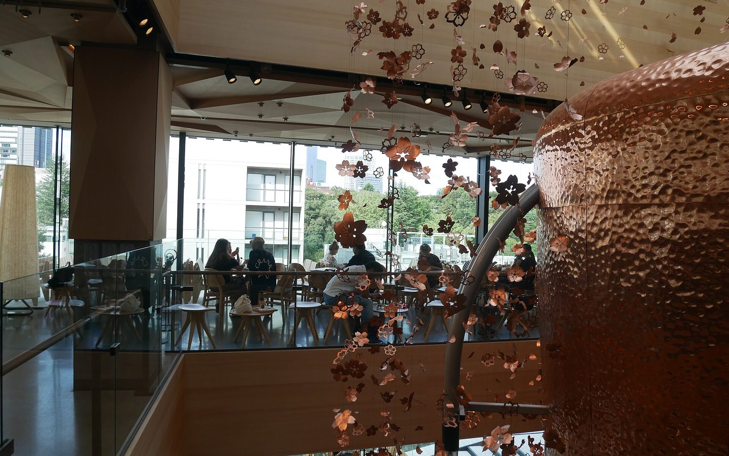 東京 Starbucks Reserve Roastery 店內與銅製烘焙設備